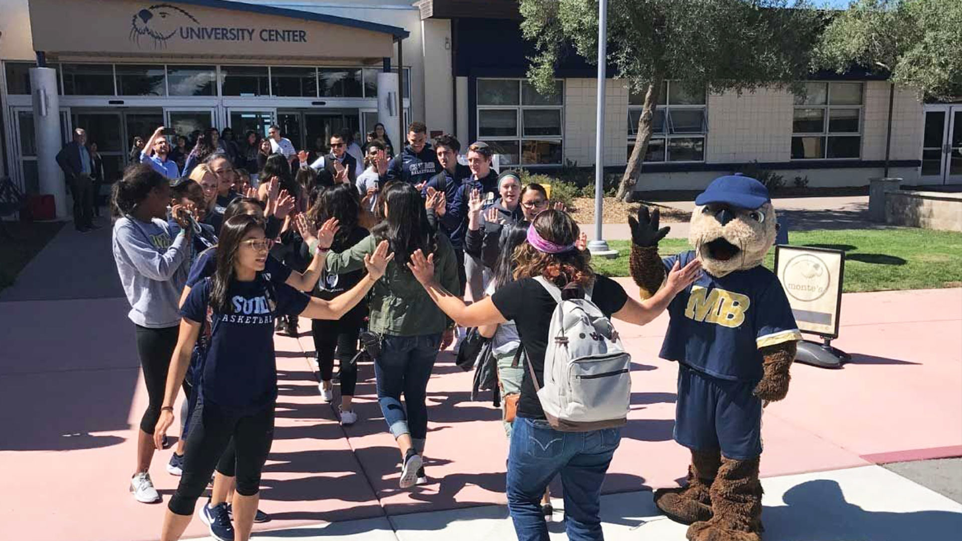 Photo: New students being greeted on their way to the University Center