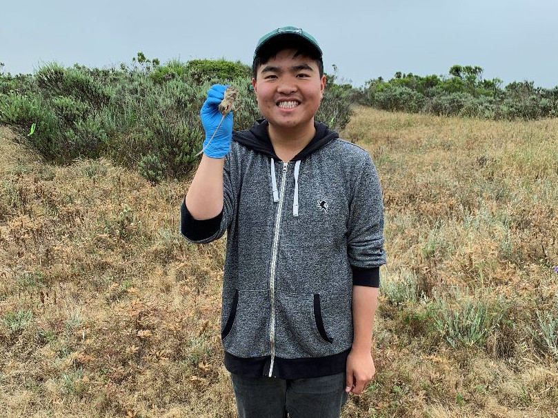 Image of Thomy holding a mouse