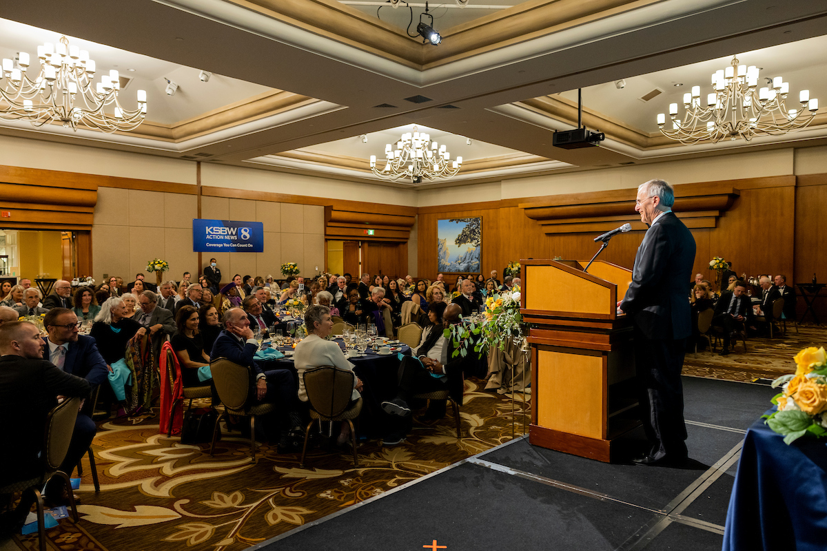 Eduardo Ochoa at Visionary Innovator Award Gala