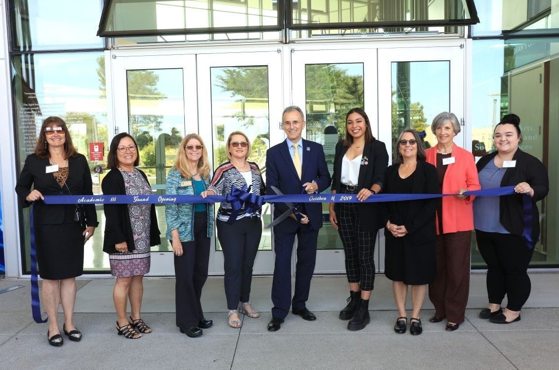 President Ochoa cuts the ribbon on 504