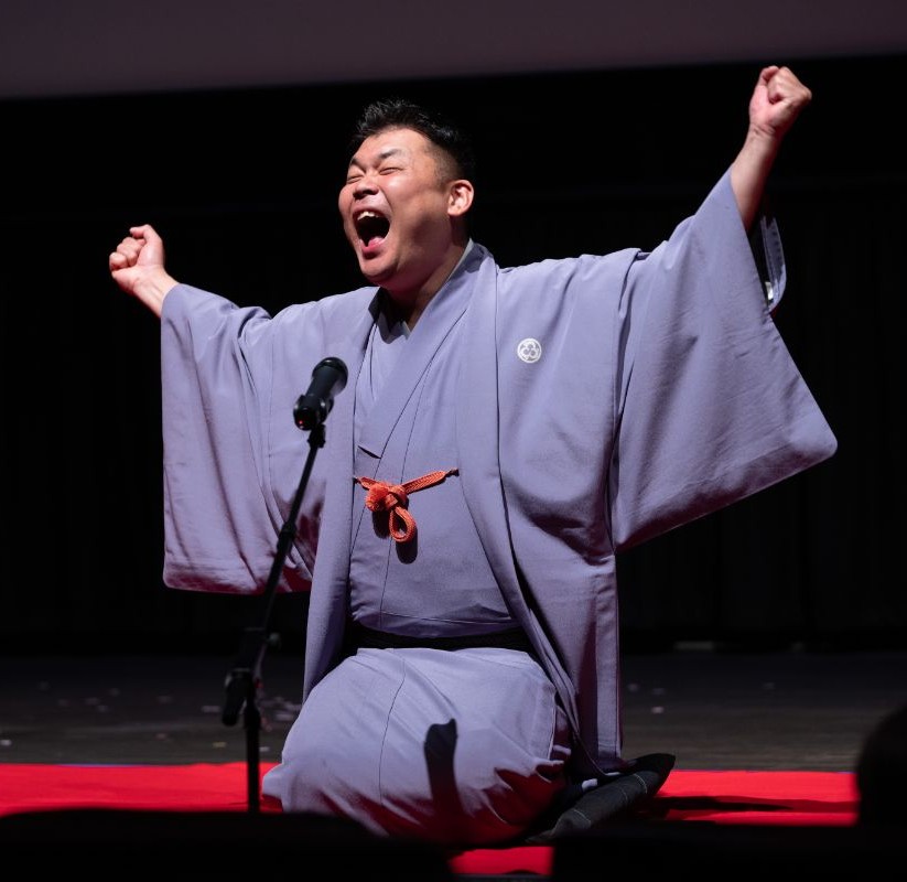 Tozaburo Yanagiya on stage