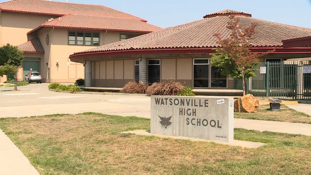 Photo of the Watsonville High School campus, front view.