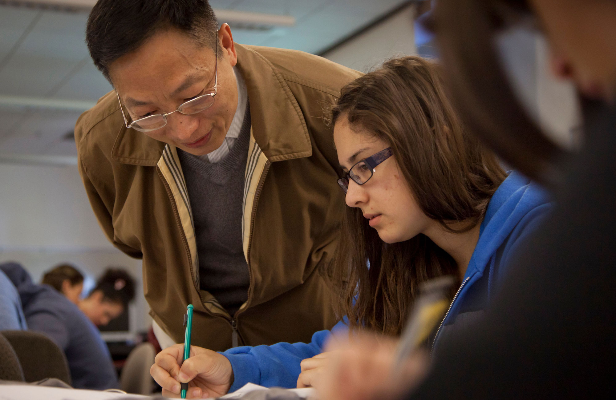 Professor Hongde Hu and student