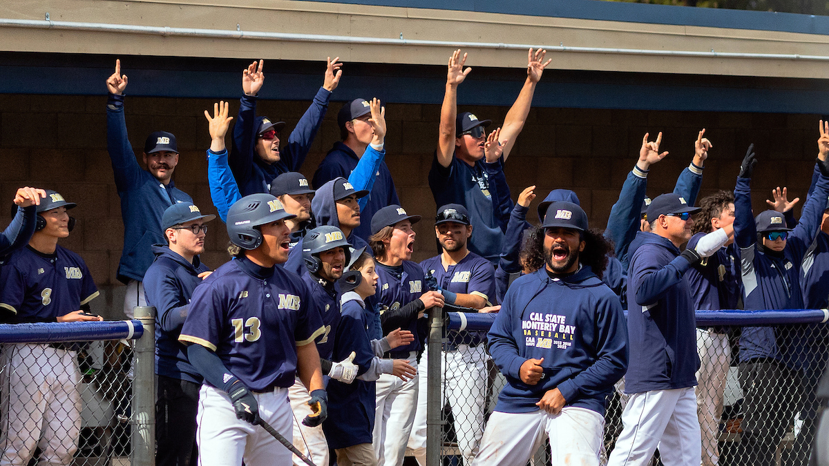 Otters baseball team celebrates